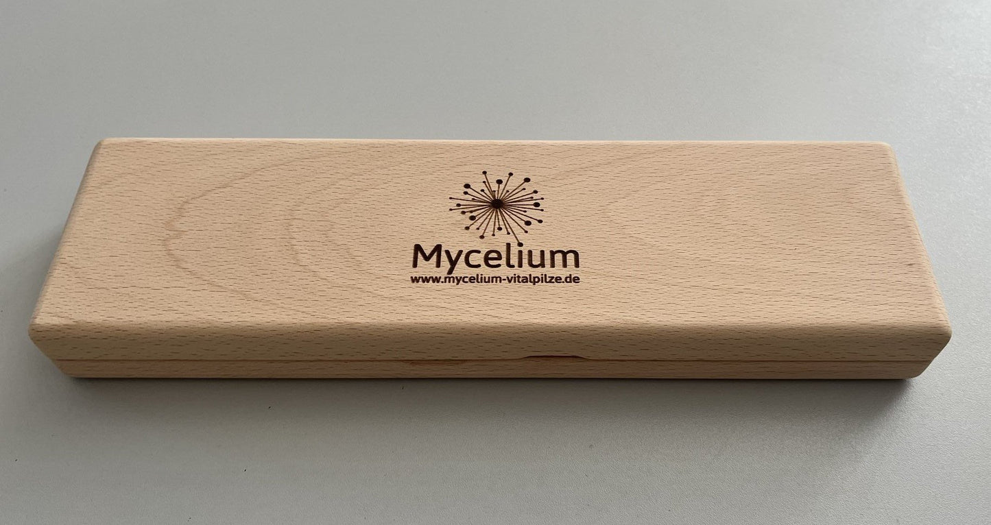 Elegante Holzdose mit Magnetverschluss für eine sichere und stilvolle Aufbewahrung von Kapseln.
