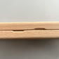 Pillendose aus Holz in seitlicher Ansicht.